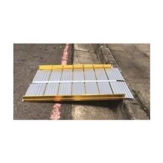 【通用無障礙】無障礙規劃施工 攜帶式 兩片折合式 鋁合金 斜坡板(長130cm、寬74cm)