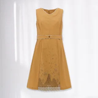 【ILEY 伊蕾】縷空蕾絲刺繡純棉背心洋裝(卡其色；M-XL；1222067516)