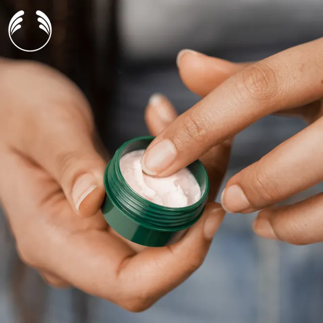 【THE BODY SHOP 美體小舖】草莓嫩白唇部滋養霜(10ML)