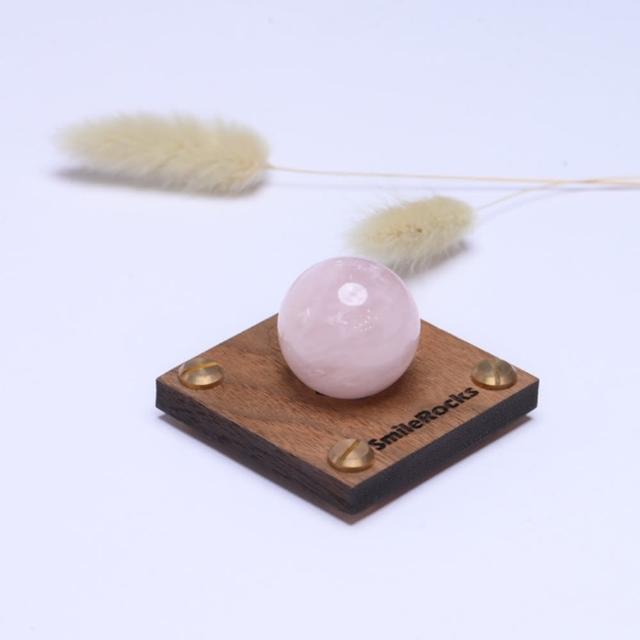 【SmileRocks 石麥】粉晶球  隨機出貨 No.050622307(附SmilePad 6X6底板)