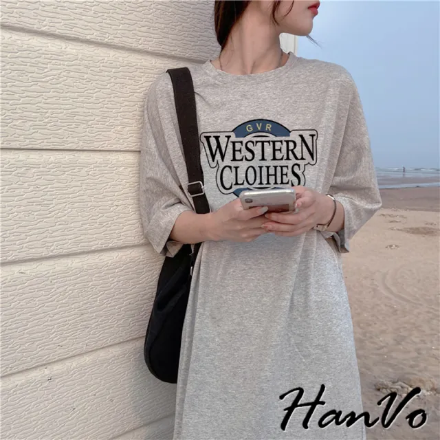【HanVo】現貨 WESTERN字母寬鬆落肩連身裙(韓版休閒寬鬆藏肉顯瘦連衣裙 舒適棉料 女生衣著 A06-3660)