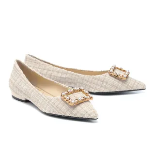 【AS 集團】奢華優雅珍珠方釦毛呢尖頭低跟鞋(米)