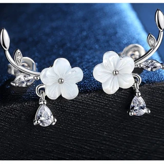 【I.Dear Jewelry】花未央-韓國晶透貝殼梅花花朵鑲鑽水晶造型耳針耳環(花未央)