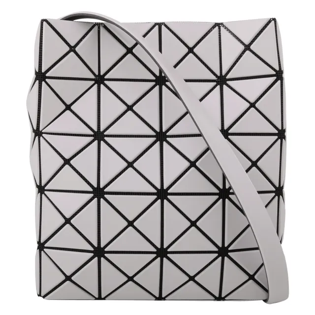 【ISSEY MIYAKE 三宅一生】BAOBAO 皮質幾何菱格肩斜背包(淺灰白/霧面)