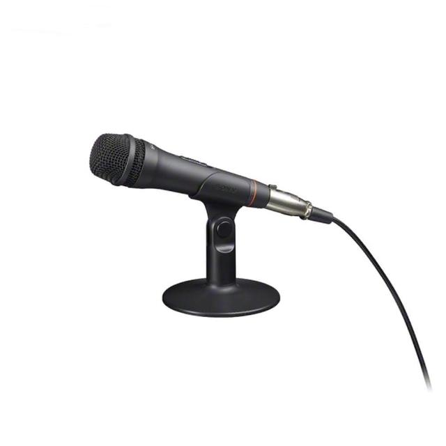  SONY 索尼 ECM-PCV80U 是一款高品質 USB 桌面麥克風，專為專業錄音與語音輸入設計。具備防震底座、風罩及 USB 音效盒，提供清晰無雜訊的錄音體驗。內容包含麥克風線、底座、麥克風架、USB 音效盒、USB 線、說明書及原廠保證書。適合直播、會議或音樂創作，支援即插即用，相容多種裝置。 