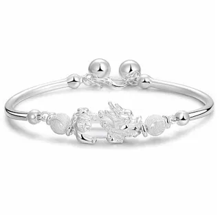 【Jpqueen】吉祥月牙珠貔貅鈴鐺手環(銀色)