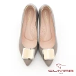 【CUMAR】優雅化身雙層立體金屬飾釦尖頭高跟鞋(灰芋色)