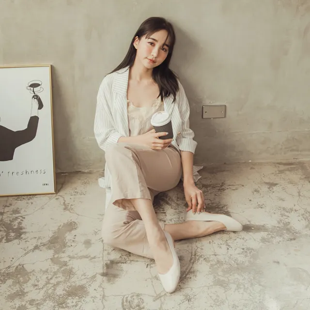 【Ann’S】奶奶鞋-V型小羊皮真皮方頭平底鞋(米白)