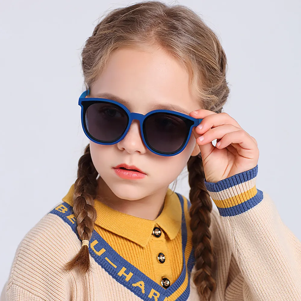 【ALEGANT】兒童專用氧氣藍中性輕量彈性太陽眼鏡(時尚UV400貓眼圓框偏光墨鏡)
