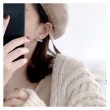【Quenby】925純銀 優雅百搭珍珠弧形耳環(耳環/配件/交換禮物)