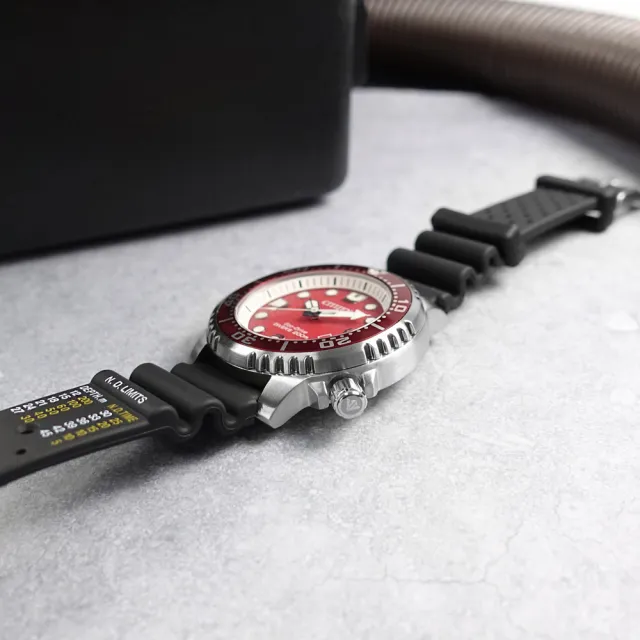 【CITIZEN 星辰】PROMASTER 光動能 紅水鬼 潛水錶 防水200米 日期 橡膠手錶 紅黑色 44mm(BN0159-15X)