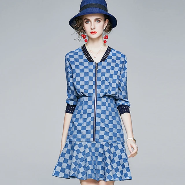 【a la mode 艾拉摩兒】棋盤格藍滾邊鑽荷葉裙襬拉鍊短洋裝(M-2XL)
