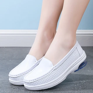 【JC Collection】真皮透氣親膚舒適氣墊厚軟彈鞋墊護士鞋休閒懶人鞋(白色)