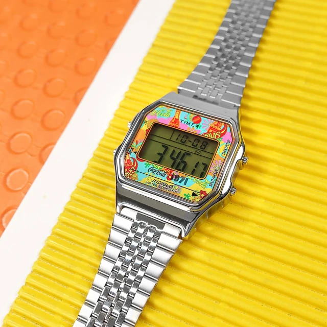 【TIMEX】可口可樂聯名 復古潮流 鬧鈴 計時碼錶 不鏽鋼手錶 銀色 34mm(TXTW2V25900)