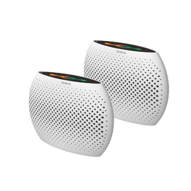 SAMPO聲寶 DN-Z21251L 小型除濕機，專為5坪以下空間設計，日除濕量達3L，無需濾網設計簡易清潔。水箱容量1L以下，電子式馬達搭配水玻離除濕方式，高效去除室內濕氣。機身尺寸僅190x125x45mm，重量730g輕巧便攜，白色系外觀適閤家用。電源AC 100-240V，消耗電功率25W，低噪音操作，1年保固。理想選擇用於小空間除濕，保持居家乾爽舒適。