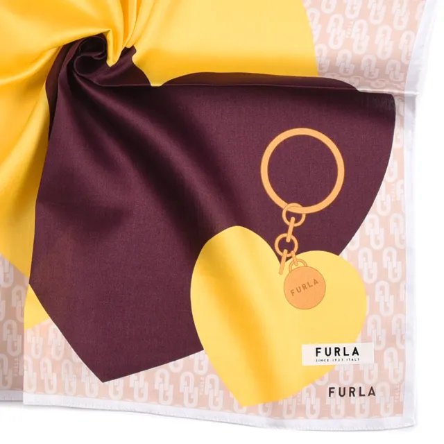 【FURLA 芙拉】滿版LOGO心心相印純綿帕巾(黃色)