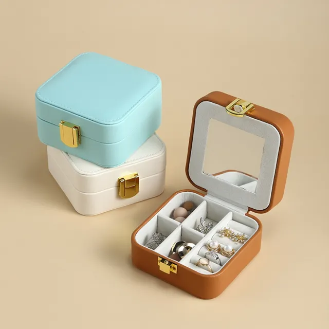 【Emi 艾迷】迷你簡約小花攜帶式迷你 珠寶盒 首飾盒(飾品收納)