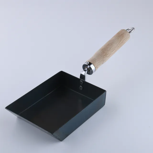 【京都活具】木柄玉子燒鐵鍋 18cm 日本製 平底鍋 煎鍋 {電磁爐 IH爐可用}(平輸品)