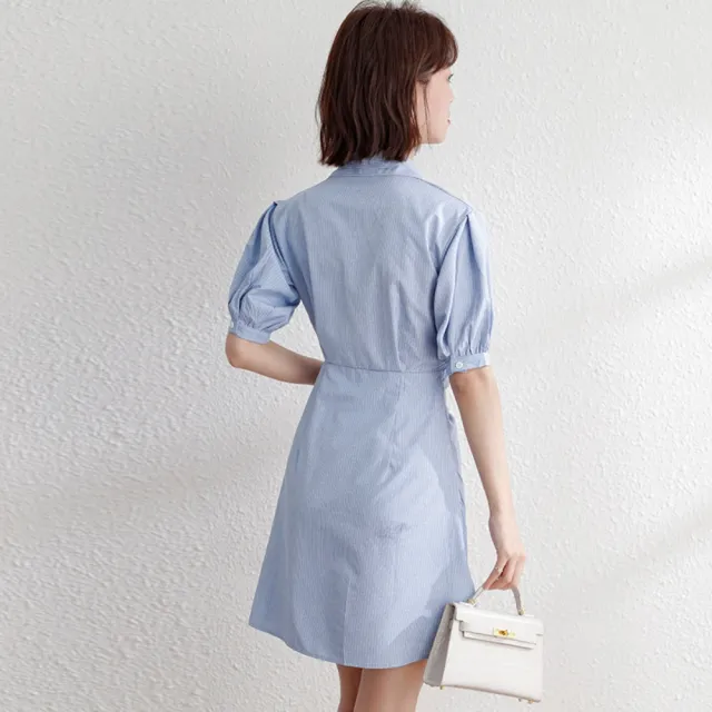 【沐朵】現貨-玩美衣櫃時尚氣質翻領藍色格紋褶皺腰修身洋裝S-XL