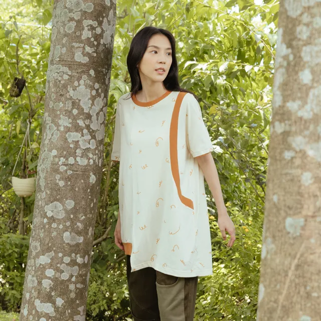 【MOSS CLUB】捲捲印花不對稱長版-女短袖上衣 印花 綠 米(二色/版型寬鬆)