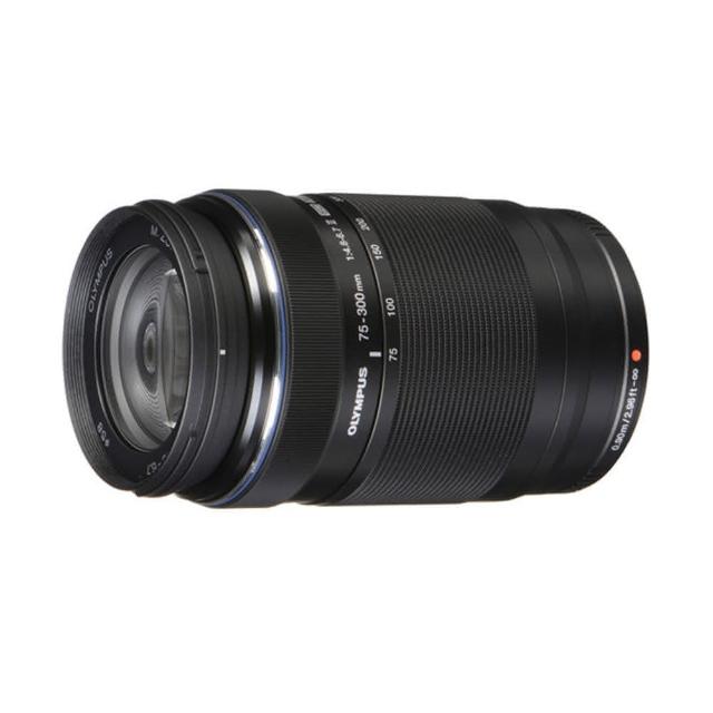 OLYMPUS奧林巴斯 75-300mm F/4.8-6.7 II OLYMPUS 奧林巴斯 75-300mm F/4.8-6.7 II 是一款高品質望遠變焦鏡頭,重量僅 401g~600g,輕便易攜。適用於 M4/3 及 L-Mount 系統,提供強大變焦功能,適合攝影愛好者捕捉遠距離細節。本產品為平行輸入來源,享有 1 年非人為因素保固(如碰撞、外拆、摔落、進水、進沙、清洗、發黴、外修等不在保固範圍內)。