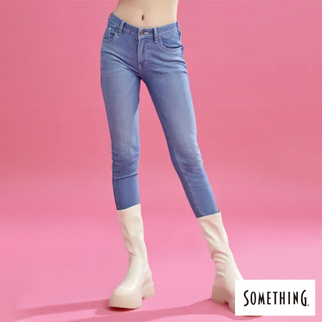 【SOMETHING】女裝 微笑限定集中內襯窄管搖擺蜜桃褲(拔洗藍)