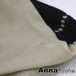 【AnnaSofia】柔軟棉麻感披肩圍巾-大V菱格框線 毛鬚邊 現貨(黑米系)