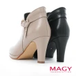【MAGY】造型真皮釦帶金屬高跟 女 短靴短靴(可可)