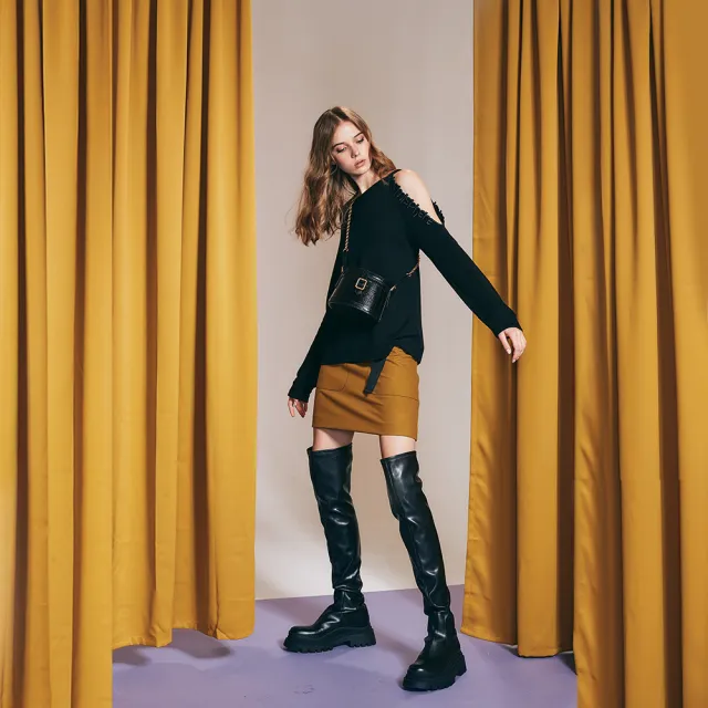 【ICHE 衣哲】Cop.Copine 法國原裝進口字母露肩造型T恤-知識黑