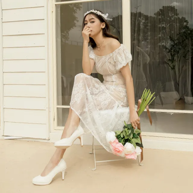 【Ann’S】不想當伴娘2.0後跟水鑽皇冠蕾絲防水台高跟婚鞋8.5cm(米白)