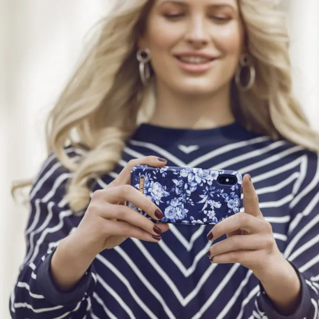 【iDeal Of Sweden】iPhone Xs Max 6.5吋 北歐時尚瑞典流行手機殼(藍彩繽紛)
