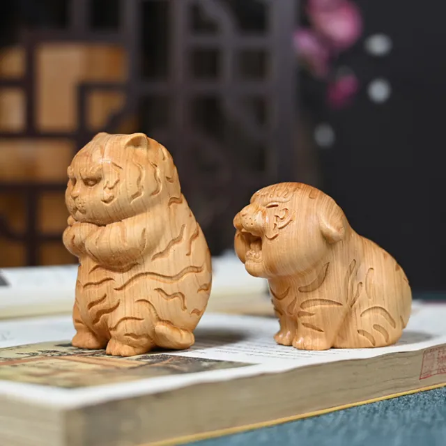 【桃花源創意工坊】黃楊木雕刻胖萌虎可愛擺件實木手把件桌面擺飾汽車內飾工藝品擺件一對(木雕)