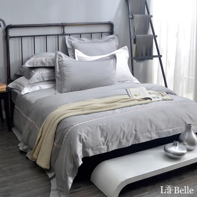【La Belle】《歐典米亞》雙人長絨細棉刺繡四件式被套床包組(雅仕灰)