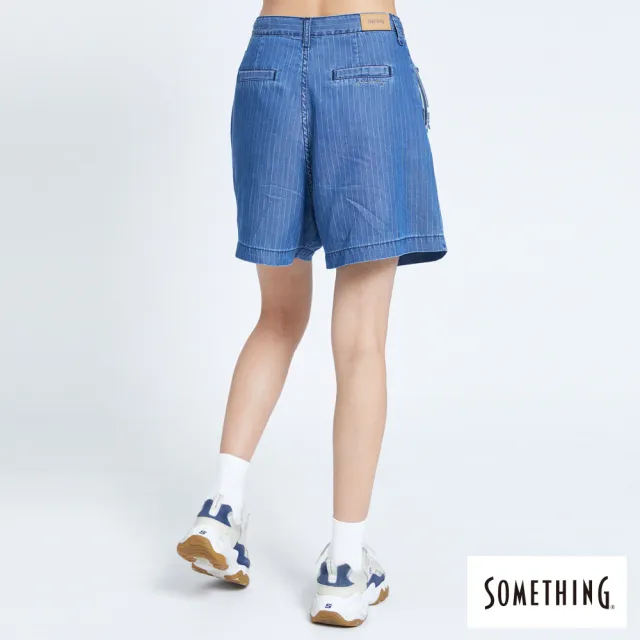 【SOMETHING】女裝 NEO FIT袋蓋打摺條紋五分褲(拔洗藍)