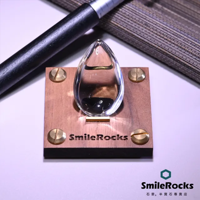 【SmileRocks 石麥】天然水滴形茶黃晶 2.8x1.5x4.3cm(附SmilePad Stand 6x6底板)