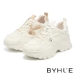 【BYHUE】率性異材質拼接品牌LOGO軟芯綁帶厚底休閒鞋(白)