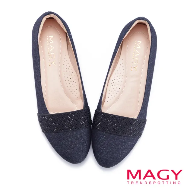 【MAGY】燙鑽布面楔型低跟鞋(深藍)