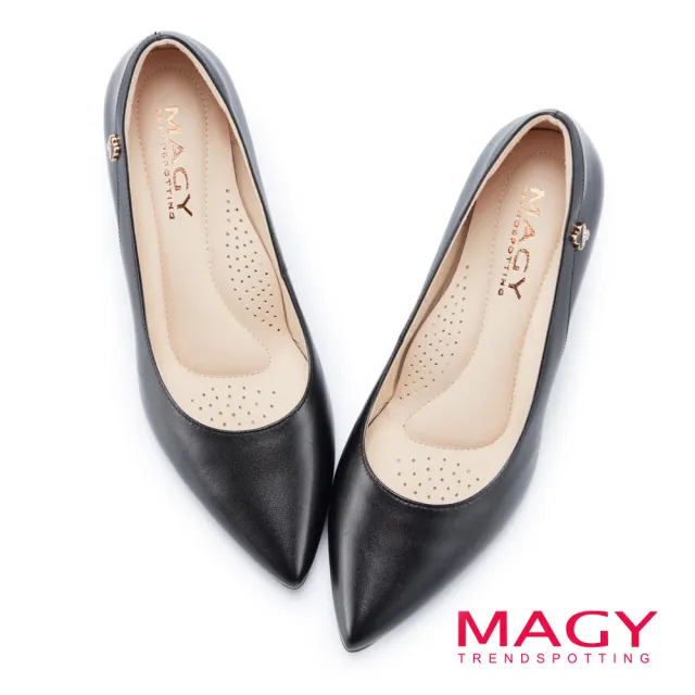 【MAGY】質感雙皮質拼接尖頭高跟鞋(黑色)