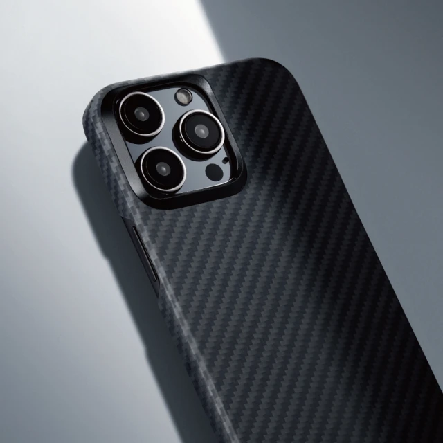 PITAKA iPhone15 Pro 航太纖維磁吸手機殼黑灰款(17g 全球最薄 MagSafe)