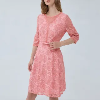 【ILEY 伊蕾】貴氣蕾絲透膚V領洋裝(粉色；M-2L；1233017120)