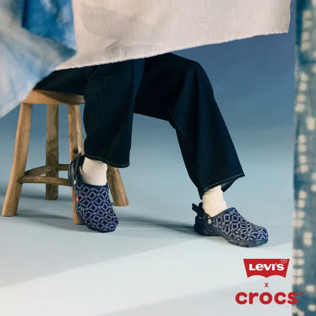 LEVIS】x Crocs 男女共款經典ALL TERRAIN CLOG 日式刺子繡丹寧布質鞋面