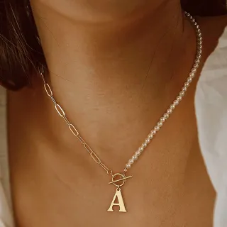 【CReAM】Amelia銅合金鍍14K金色 英文字母人工珍珠項鍊金色女項鏈(生日 禮物 送禮 禮盒)