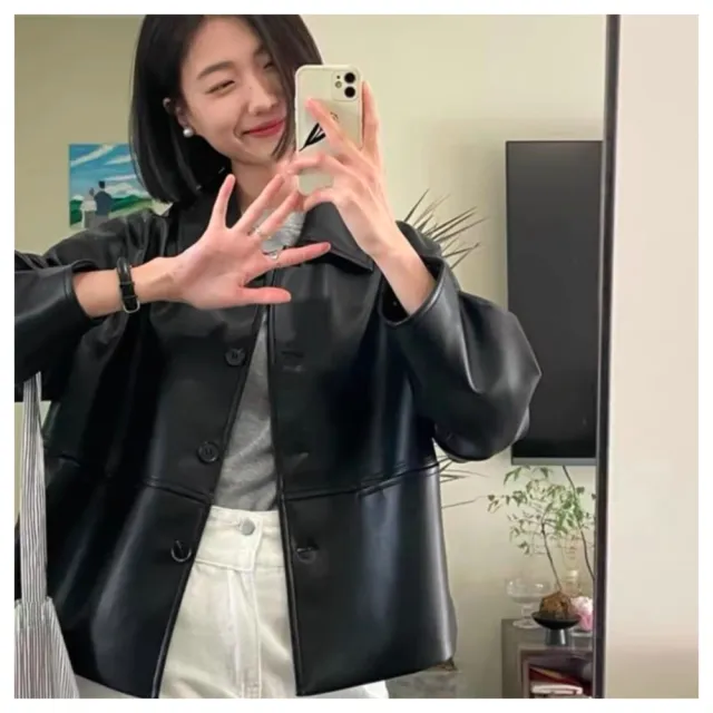 【AKARA】中大服飾 女裝 經典翻領排扣仿皮皮衣短版夾克外套 M-3XL 現+預