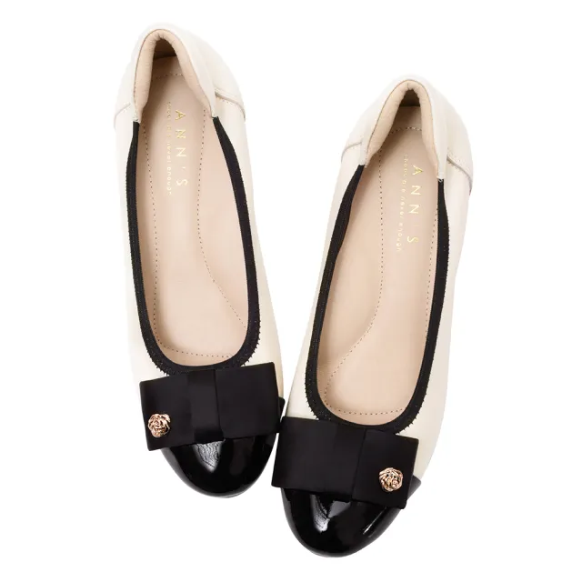 【Ann’S】高雅山茶花-方結牛皮軟漆皮粗跟圓頭包鞋5cm(黑米)