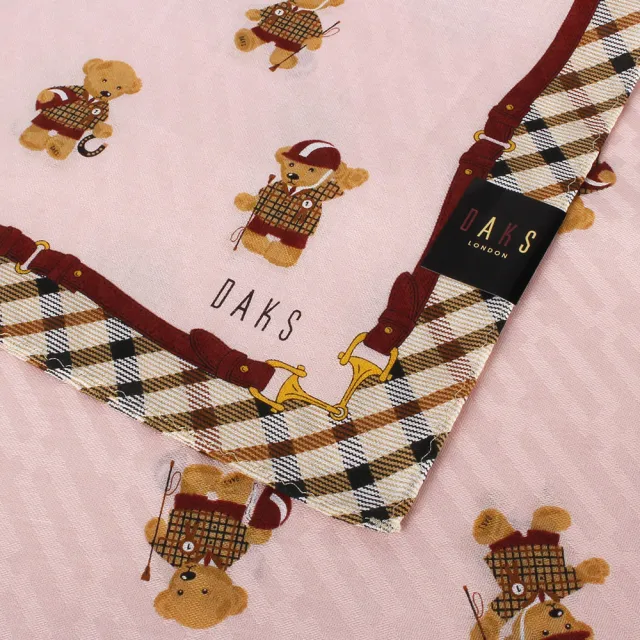 【DAKS】泰迪熊系列英倫馬術服裝熊熊斜格紋純綿帕巾(粉紅色)