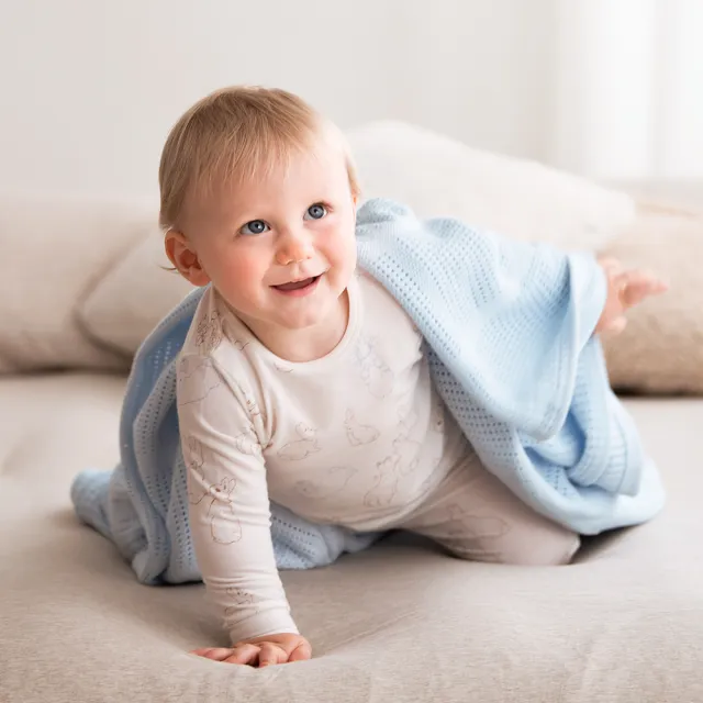 【奇哥官方旗艦】純棉洞洞毯 120x155cm + ClevaMama 防扁頭幼童枕 12個月以上適用(寶寶枕頭 小被被)