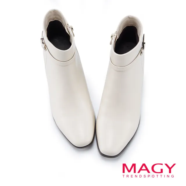 【MAGY】真皮釦帶金屬環中跟短靴(米白)