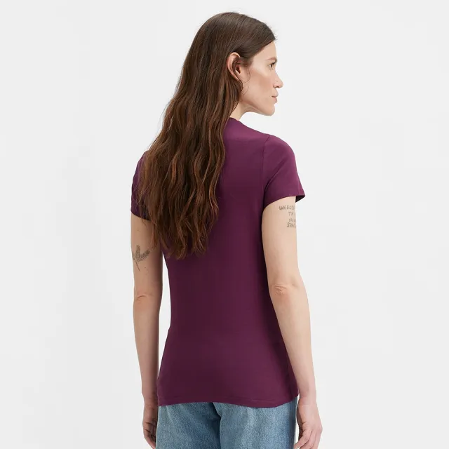 【LEVIS 官方旗艦】女款 修身版短袖T恤 / 立體布章Logo 紫紅色 熱賣單品 17369-2265
