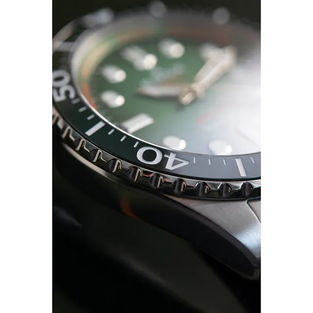 【EDOX 伊度】Neptunian 海神 68H超動能300米潛水機械錶-綠/42mm 99狂買節(E80801.3VM.VDN)