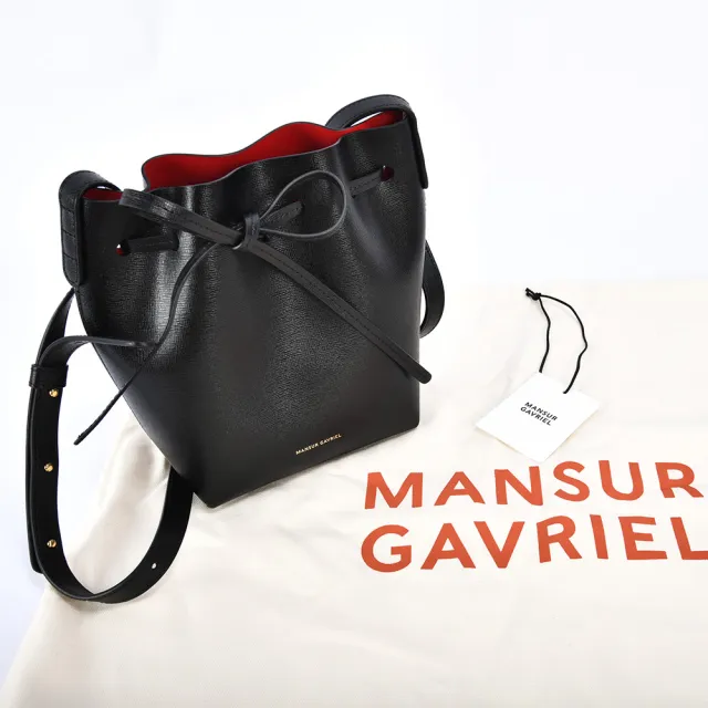 【MANSUR GAVRIEL】防刮皮革斜背MINI MINI水桶包(黑/紅色)